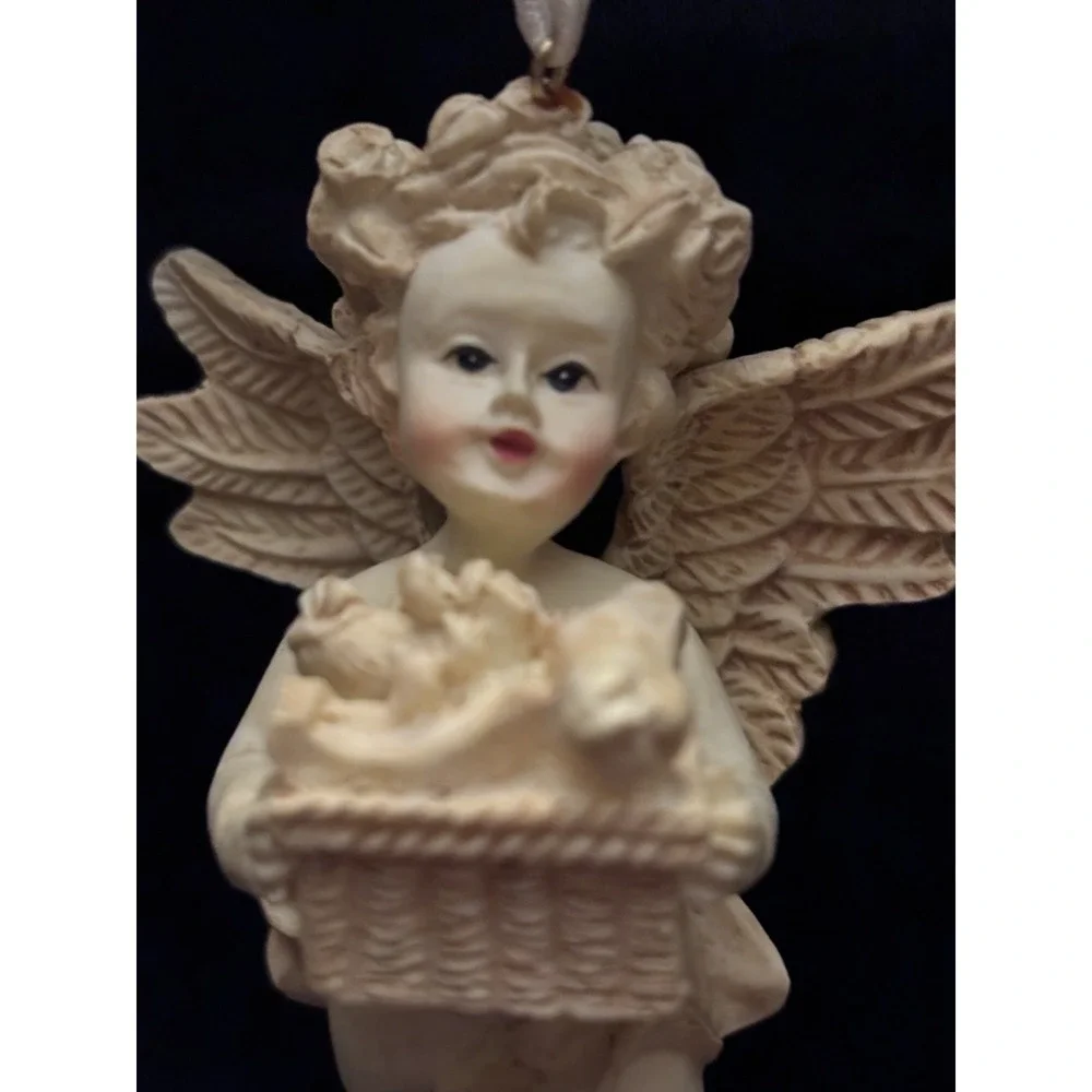 Vintage 1996 Avon Cherub Angel Ornament Bouquet of Flowers Original Box